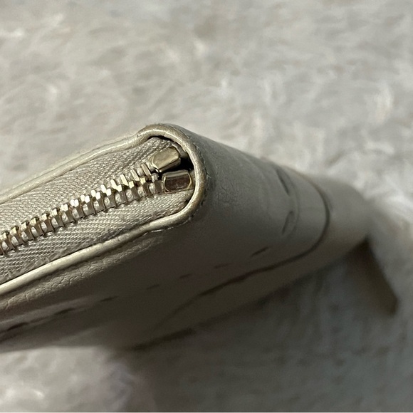 Yves Saint Laurent Cream Leather Wallet with Gold Hardware - Picture 11 of 16